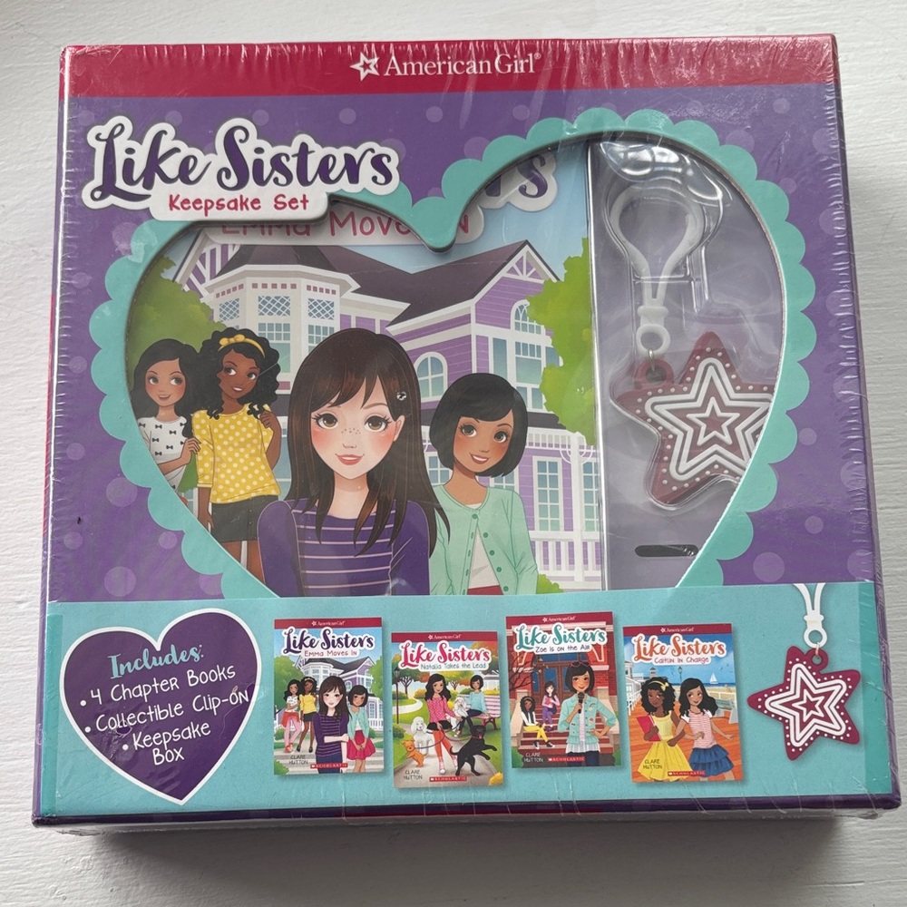 NIB American Girl Like Sisters Keepsake Set 4 Chapter Books Clip On Keepsake Box